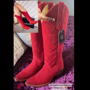 BRAND NEW RED COWBOY BOOTS SIZE 7 ROCK EM BRAND COMES WITH BOX SUEDE MATERIAL